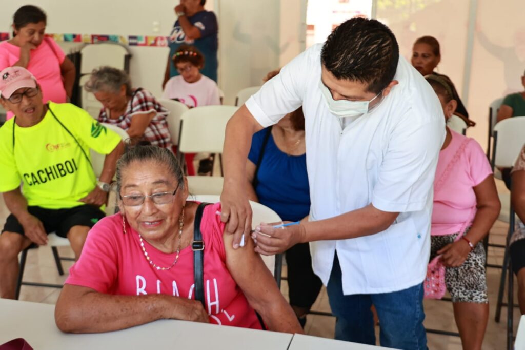 Realizan brigada de salud para personas adultas mayores en Isla Mujeres