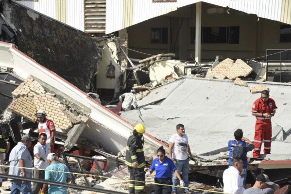 "Lamentable" Se derrumba techo de iglesia en Ciudad Madero; hay 10 muertos y 30 heridos