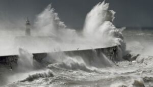 Así toco tierra el huracán lidia en México (FUERTES IMÁGENES)