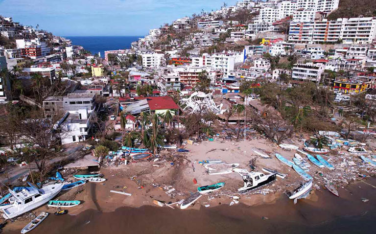 Suman 45 muertos y 47 desaparecidos por huracán Otis en Acapulco: actualiza AMLO