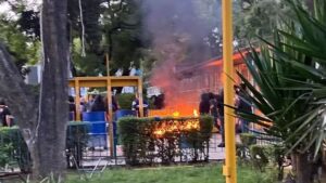 Expulsan a 9 alumnos de la UNAM por incendio en CCH Azcapotzalco