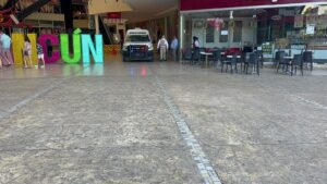 Encuentran cuerpo de una persona en plaza Forum de Cancún