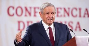 Aumento del salario mínimo en 2024 será “considerable”, promete AMLO