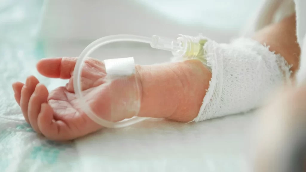 Bebés se intoxican con fentanilo, uno de ellos pierde la vida
