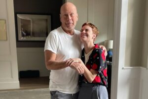 Hija de Bruce Willis revela que su papa es muy agresivo