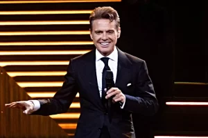 Luis Miguel no acude a Fiscalia por estar con Michelle Salas