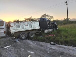 Seis Muertos y 23 heridos en accidente en carretera Chetumal Escarcega 1