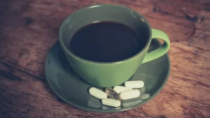 Tomar cafe con estos medicamentos podria afectar tu salud