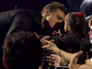 VIDEO: Luis Miguel besa a una niña durante concierto en CDMX y desata polémica 