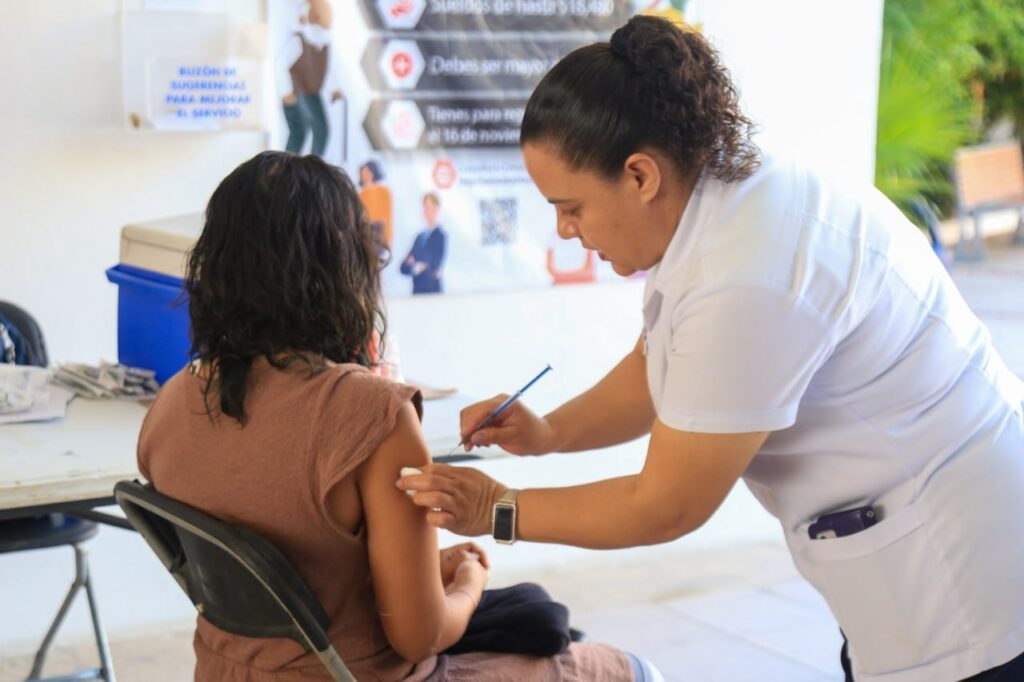 Invitan a jornada de vacunación de COVID e influenza en Playa del Carmen