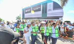 Realizan en Quintana Roo, desfile por 113 aniversario de la Revolución Mexicana 