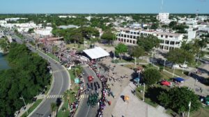 Realizan en Quintana Roo, desfile por 113 aniversario de la Revolución Mexicana 