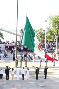 Realizan en Quintana Roo, desfile por 113 aniversario de la Revolución Mexicana 