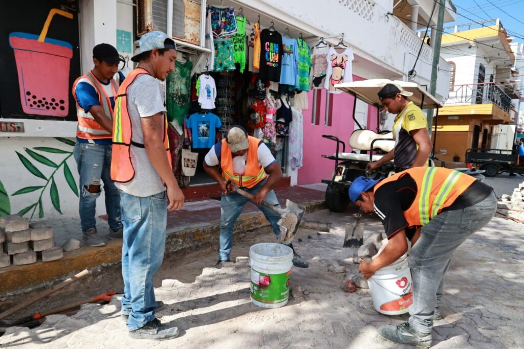 Avanza obra integral de mejoramiento de la imagen urbana del Centro de Isla Mujeres