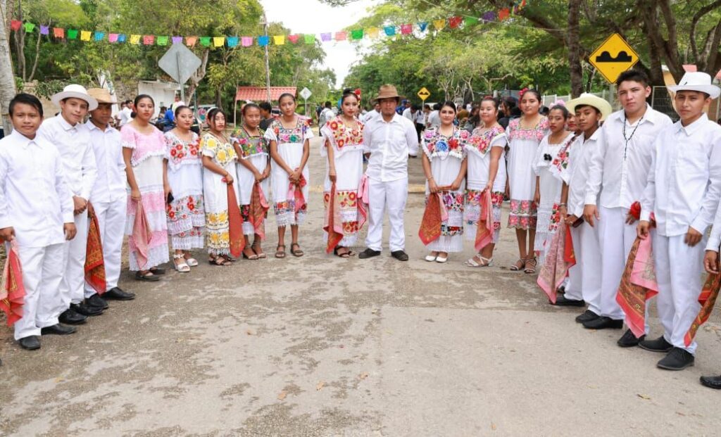 Celebran 41 Aniversario de la Fundación de Francisco May, Isla Mujeres 