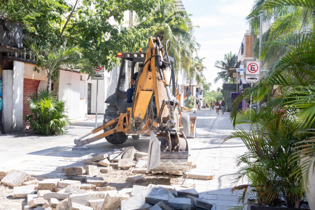 Inicia reparación de calles en la 5ta Avenida de Solidaridad