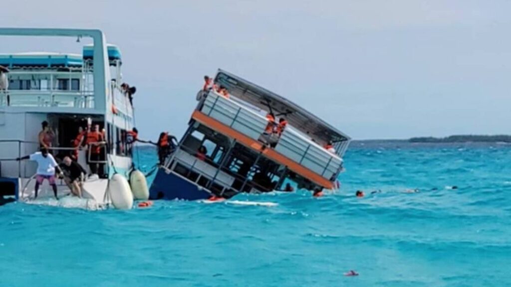 ¡Impactante! Captan momento donde ferry se hunde en el Mar Caribe (VIDEO)