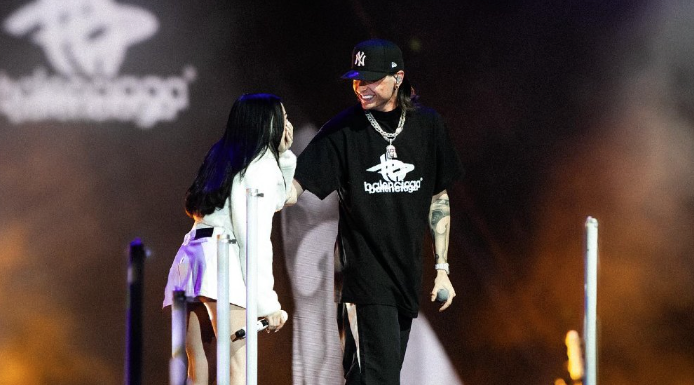 ¡Confirman noviazgo! Se besan Peso Pluma y Nicki Nicole durante concierto