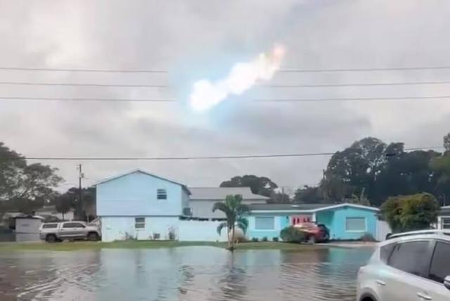 ¡Impactante! Causa terror bola de fuego en medio de tormenta en Florida
