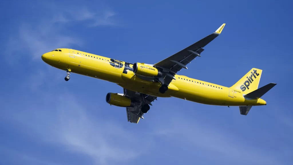 Aerolínea manda a un niño en un vuelo equivocado