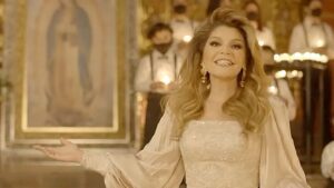 Itati Cantoral le vuelve a cantar a la Virgen de Guadalupe VIDEO