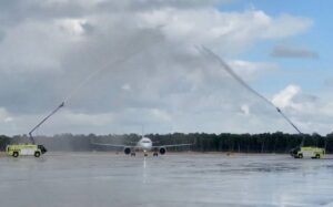 Llega al Aeropuerto de Tulum el primer avion comercial VIDEO 1