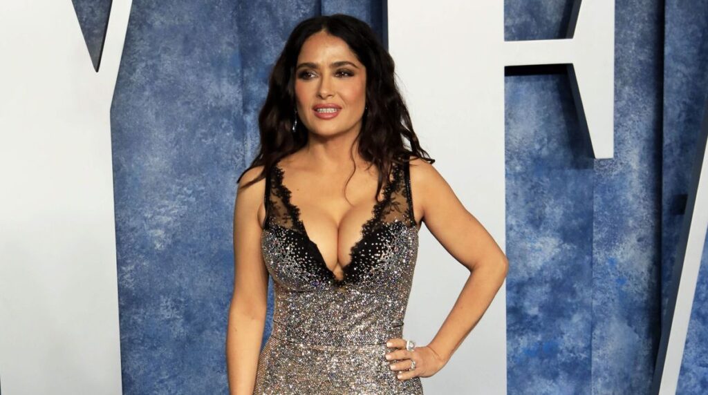 Salma Hayek luce delineada figura en ajustados vestidos (FOTOS)