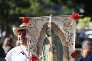 Se roban Virgen de Guadalupe con todo y flores VIDEO