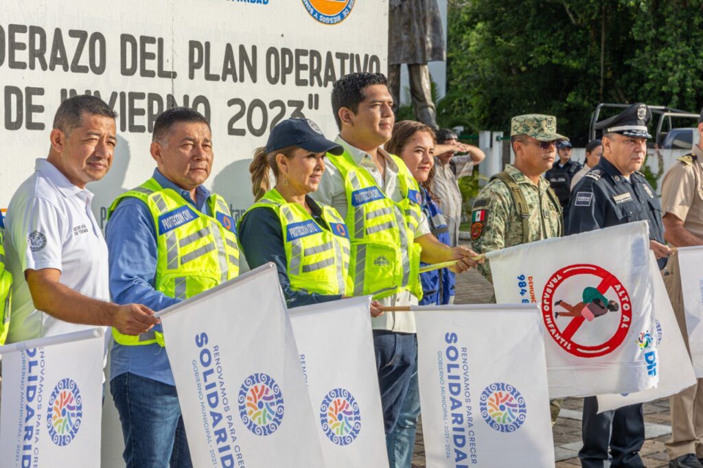 Dan banderazo de inicio a Operativo de Invierno 2023 en Playa del Carmen 