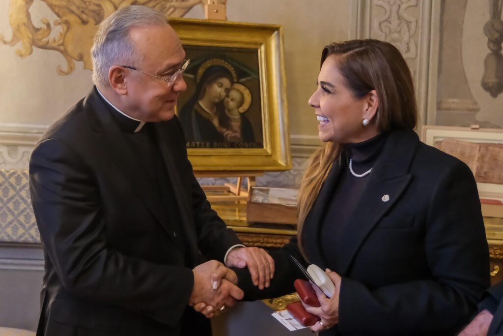 Mara Lezama se reúne con Monseñor Peña Parra en el Vaticano