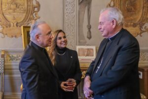 Mara Lezama se reúne con Monseñor Peña Parra en el Vaticano