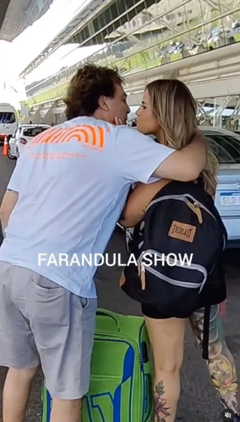 Cristian Castro estrena amor; se besa con una extraña mujer en el aeropuerto (VIDEO)