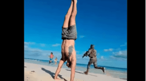 VIRAL: Maestro de Yoga trasmite clase en vivo en playa de Tulum y se cuela persecución policiaca 
