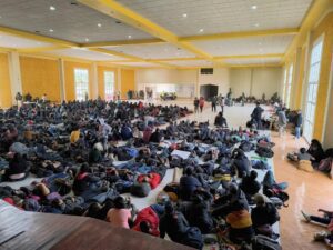 726 migrantes son encontrados en bodega abandonada