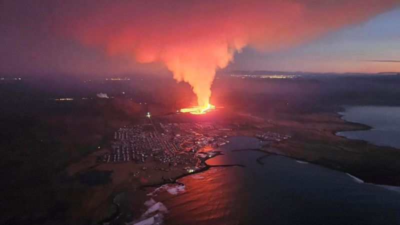 Lava devora casas en pueblo pesquero de Islandia (FOTOS)