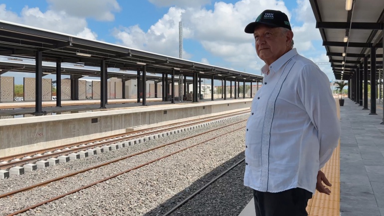 AMLO presume video en Bacalar, supervisará obras del Tren Maya