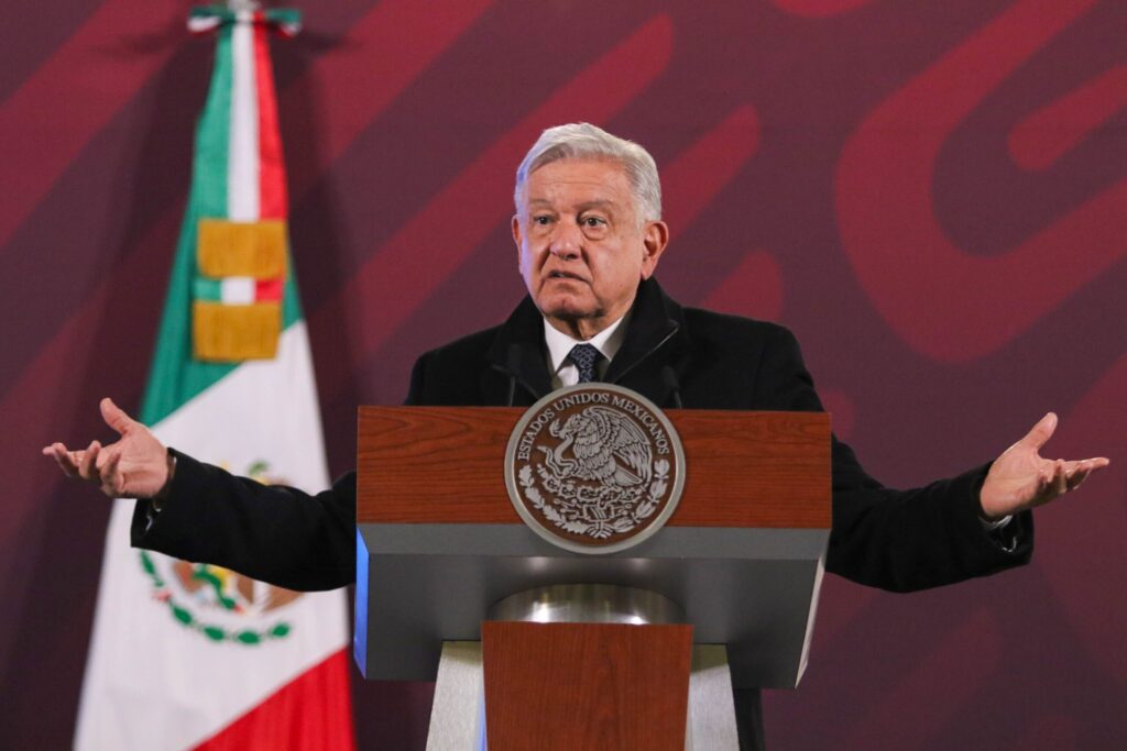 AMLO propondrá eliminar al menos 10 organismos autónomos