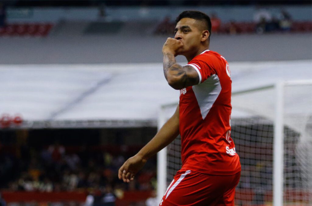 Alexis Vega se va de Chivas, vuelve al Toluca