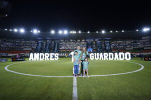 Andres Guardado presentado en Leon portara el numero 17