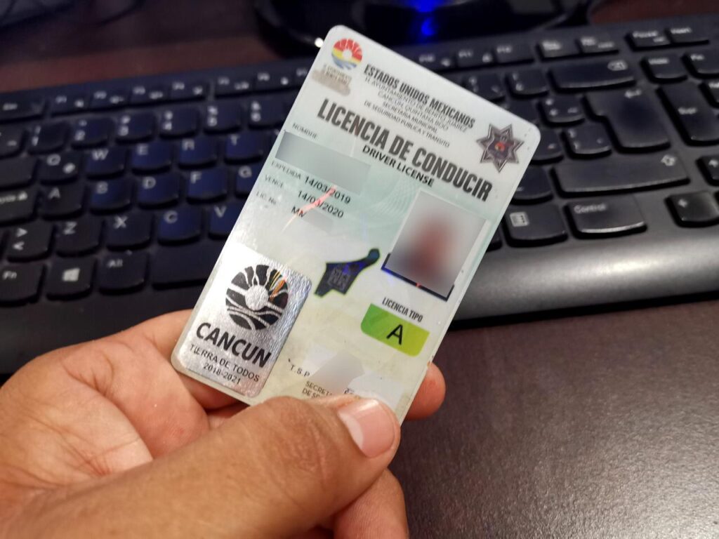 ¿Cuánto cuesta la licencia de conducir en Cancún?