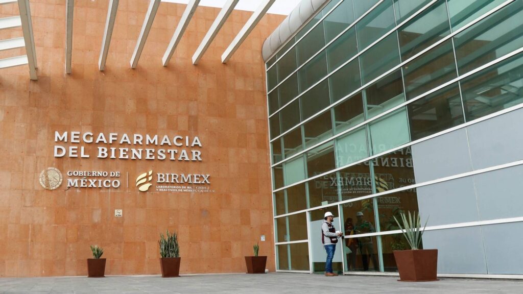 Más de 2.4 millones de piezas de medicamentos en la Megafarmacia