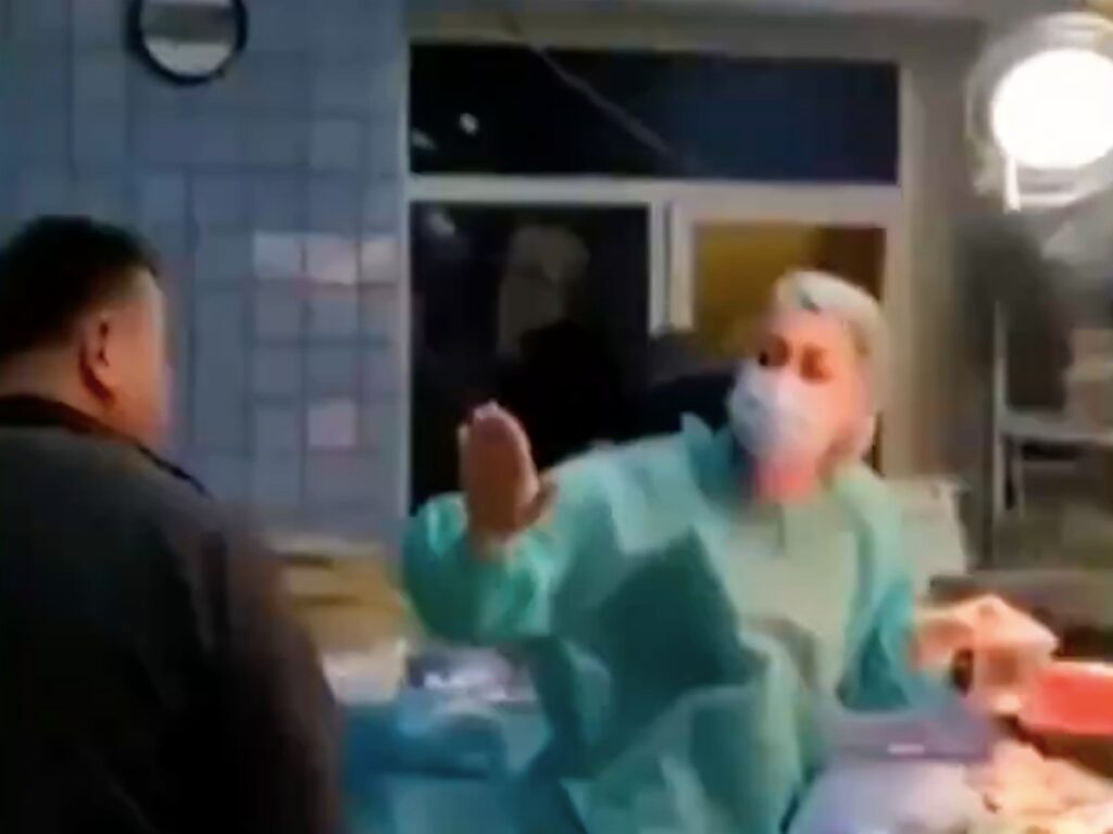 Misil impacta quirófano de hospital en Ucrania durante una operación (VIDEO)