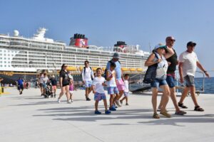 Puertos de Quintana Roo recibieron en 2023 más de 1,156 cruceros