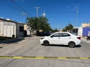 Detienen a 3 personas tras cateo en casa de seguridad en Paseos Chac-Mool, Cancún 