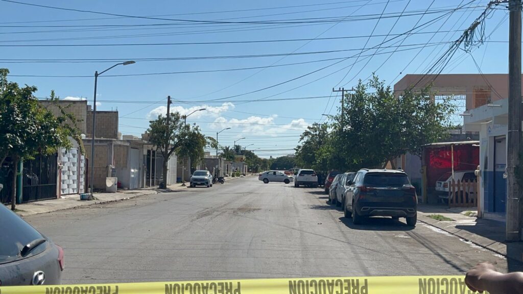 Detienen a 3 personas tras cateo en casa de seguridad en Paseos Chac-Mool, Cancún 