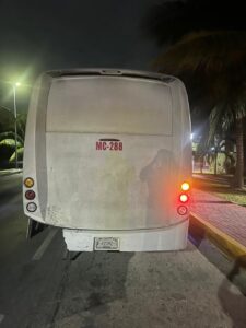 Motociclista muera tras impactarse contra autobús en Zona Hotelera de Cancún 