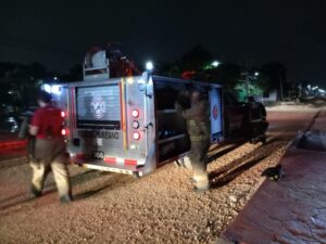 Rescatan a trabajador del IMSS Cancún que quedó atrapado en un elevador