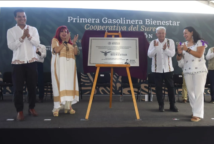 AMLO Inaugura la primera gasolinera del bienestar en Calakmul, Campeche