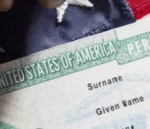 Descubre el costo y los pasos para obtener tu Green Card en 2024