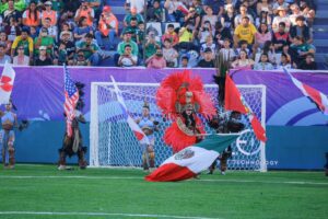 Mara Lezama da la patada inicial a la Copa Socca América Cancún 2024